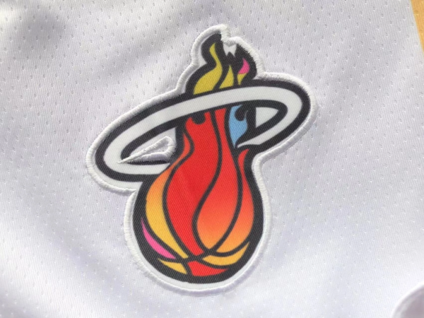 3CD77561-1033-475F-9EB6-0DB71504E67D